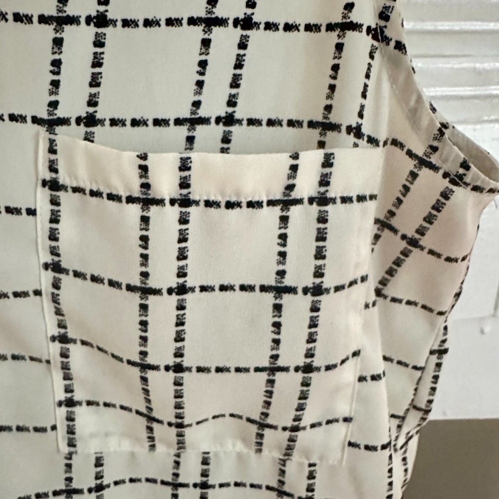 FOREVER 21 White/Black WindowPane print Sleeveless Blouse, Size M - Picture 4 of 4